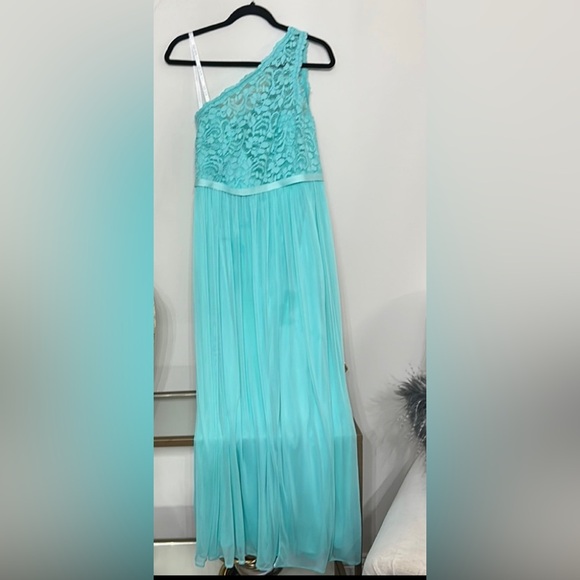 David's Bridal Dresses & Skirts - David’s Bridal One Shoulder Formal Dress Size 6